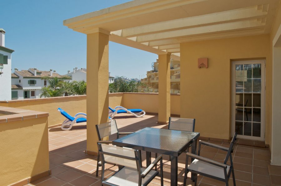 https://golftravelpeople.agiledigitalsolutions.co.uk/wp-content/uploads/2019/04/Alcaidesa-Vista-Real-Apartments-12.jpg