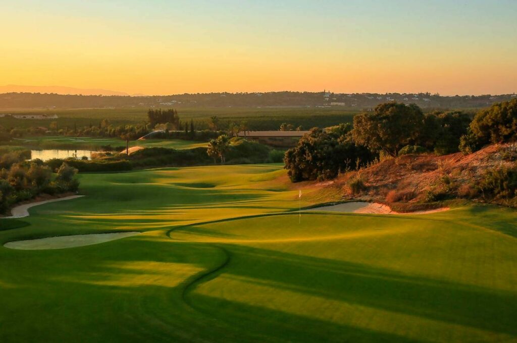 https://golftravelpeople.agiledigitalsolutions.co.uk/wp-content/uploads/2019/04/Amendoeira-Resort-Algarve-Portugal-OConnor-Course-2-1024x680.jpg