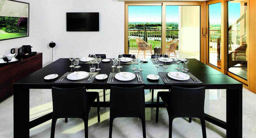 https://golftravelpeople.agiledigitalsolutions.co.uk/wp-content/uploads/2019/04/Anantara_Vilamoura_Presidential_Suite_Dining_Table-1024x553.jpg