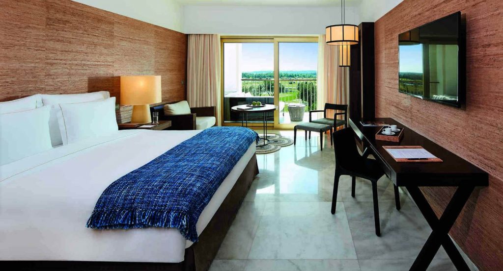 https://golftravelpeople.agiledigitalsolutions.co.uk/wp-content/uploads/2019/04/Anantara_Vilamoura_Victoria_Suite_Bedroom-1024x553.jpg