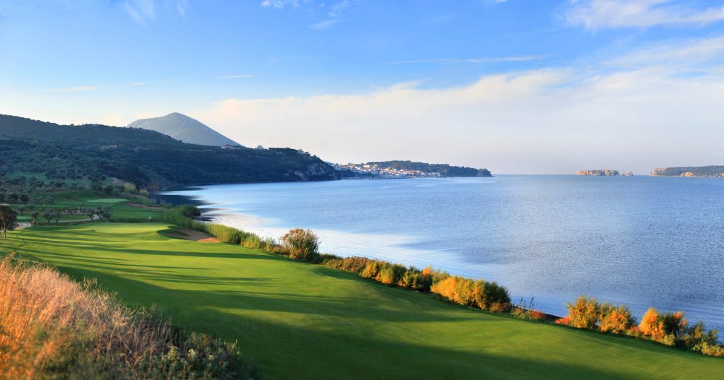 https://golftravelpeople.agiledigitalsolutions.co.uk/wp-content/uploads/2019/04/Costa-Navarino-Golf-The-Bay-Course-2-1024x538.jpg