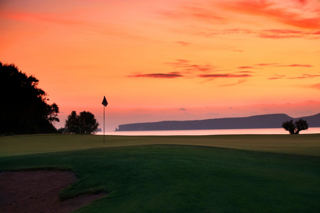 https://golftravelpeople.agiledigitalsolutions.co.uk/wp-content/uploads/2019/04/Costa-Navarino-Golf-The-Bay-Course-3-1024x683.jpg