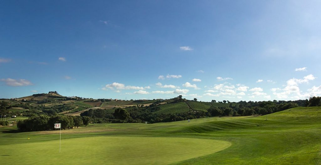 https://golftravelpeople.agiledigitalsolutions.co.uk/wp-content/uploads/2019/04/Dolce-Campo-Real-19-1024x529.jpg