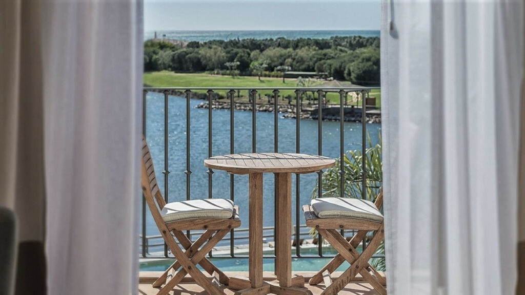 https://golftravelpeople.agiledigitalsolutions.co.uk/wp-content/uploads/2019/04/Domes-Lake-Algarve-Vilamoura-Bedrooms-and-Suites-2-1024x576.jpg