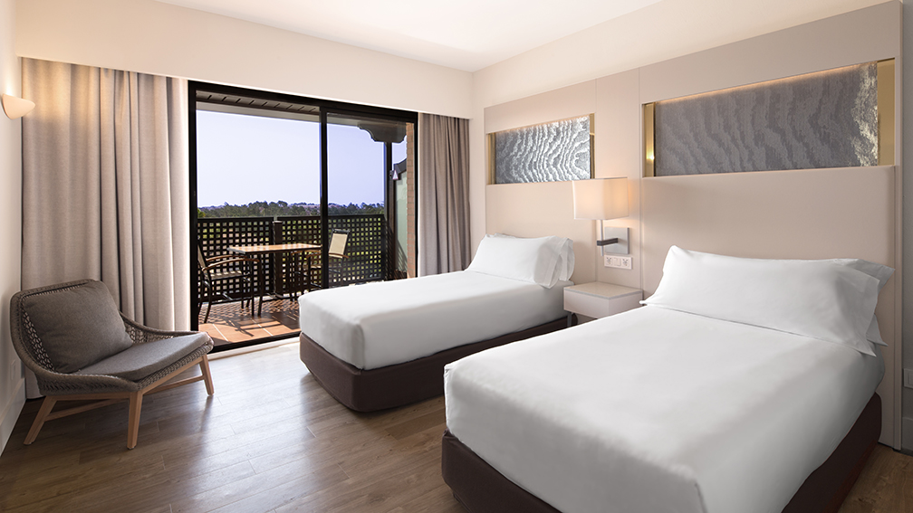 https://golftravelpeople.agiledigitalsolutions.co.uk/wp-content/uploads/2019/04/Doubletree-by-Hilton-Islantilla-Golf-Resort-Bedrooms-2.jpg