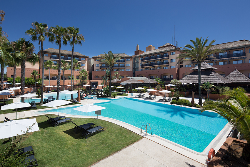 https://golftravelpeople.agiledigitalsolutions.co.uk/wp-content/uploads/2019/04/Doubletree-by-Hilton-Islantilla-Golf-Resort-Swimming-Pools-Gym-1.jpg