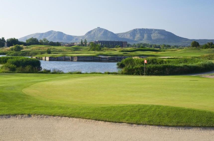 https://golftravelpeople.agiledigitalsolutions.co.uk/wp-content/uploads/2019/04/Emporda-Golf-Club-Forest-Course-2.jpg
