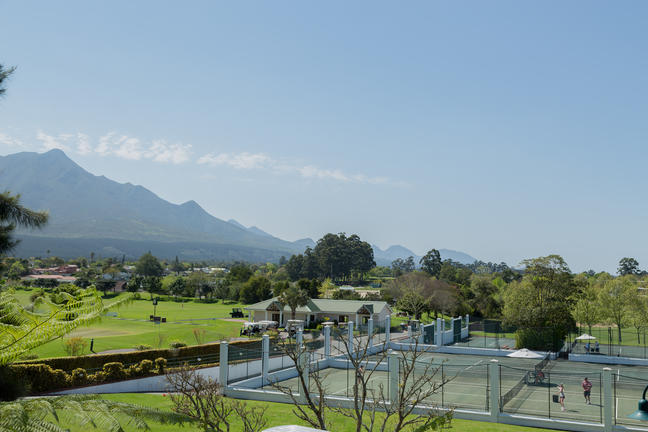 https://golftravelpeople.agiledigitalsolutions.co.uk/wp-content/uploads/2019/04/Fancourt-Hotel-George-Best-of-South-Africa-1.jpg