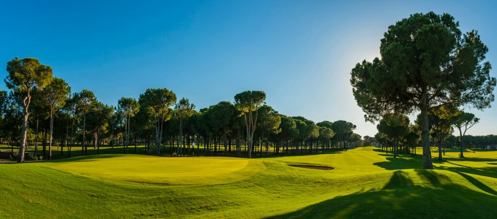 https://golftravelpeople.agiledigitalsolutions.co.uk/wp-content/uploads/2019/04/Gloria-Golf-Club-Verde-Select-Course-Belek-Turkey-20-1024x451.jpg