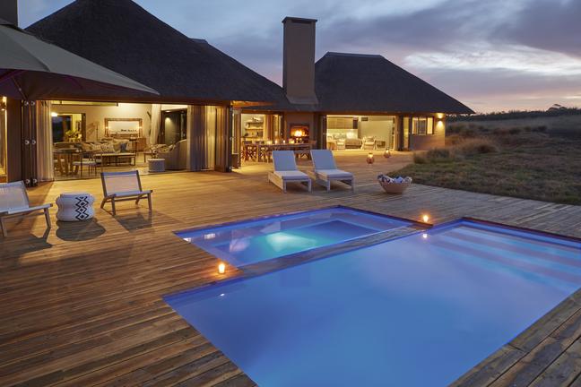 https://golftravelpeople.agiledigitalsolutions.co.uk/wp-content/uploads/2019/04/Gondwana-Game-Reserve-Kwena-Lodge-1.jpg