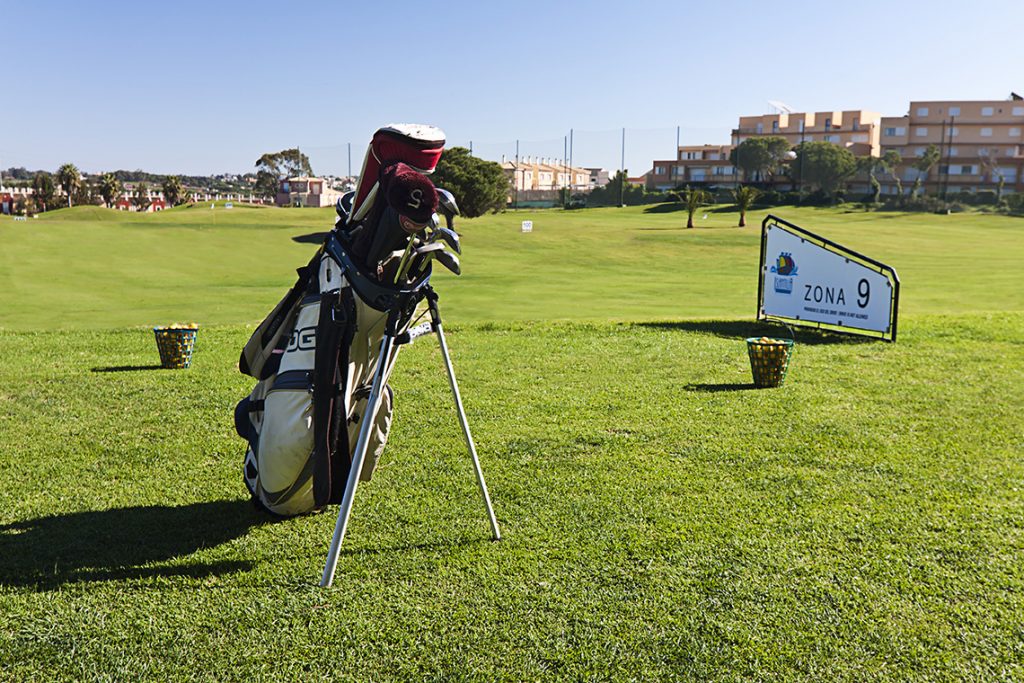 https://golftravelpeople.agiledigitalsolutions.co.uk/wp-content/uploads/2019/04/Islantilla-Golf-Club-Practice-Area-and-Driving-Range-1-1024x683.jpg