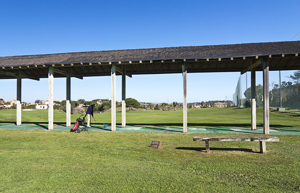 https://golftravelpeople.agiledigitalsolutions.co.uk/wp-content/uploads/2019/04/Islantilla-Golf-Club-Practice-Area-and-Driving-Range-2-1024x660.jpg