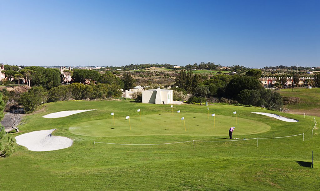 https://golftravelpeople.agiledigitalsolutions.co.uk/wp-content/uploads/2019/04/Islantilla-Golf-Club-Practice-Area-and-Driving-Range-3-1024x613.jpg