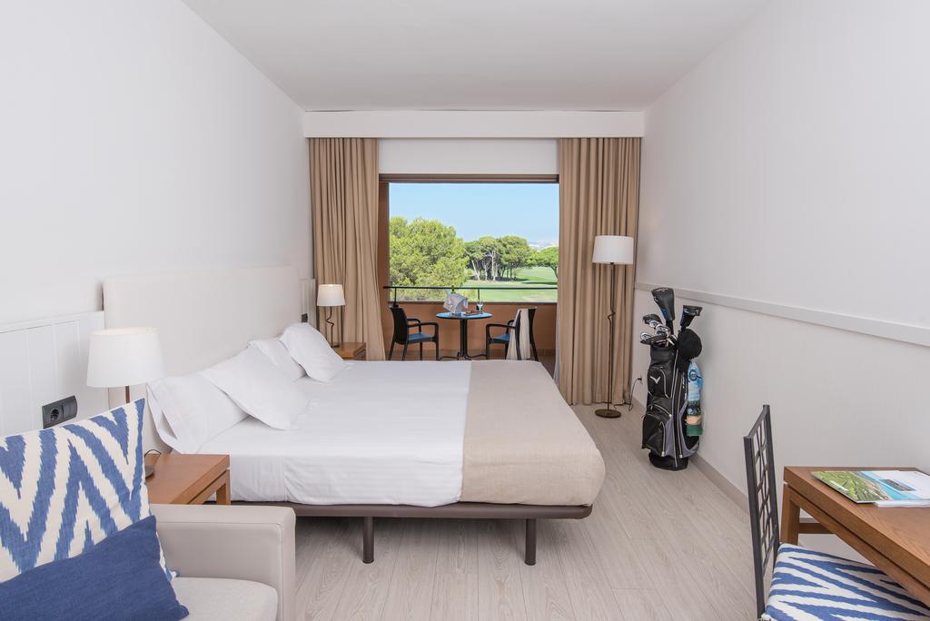 https://golftravelpeople.agiledigitalsolutions.co.uk/wp-content/uploads/2019/04/La-Costa-Hotel-Golf-and-Beach-Resort-Bedrooms-20.jpg