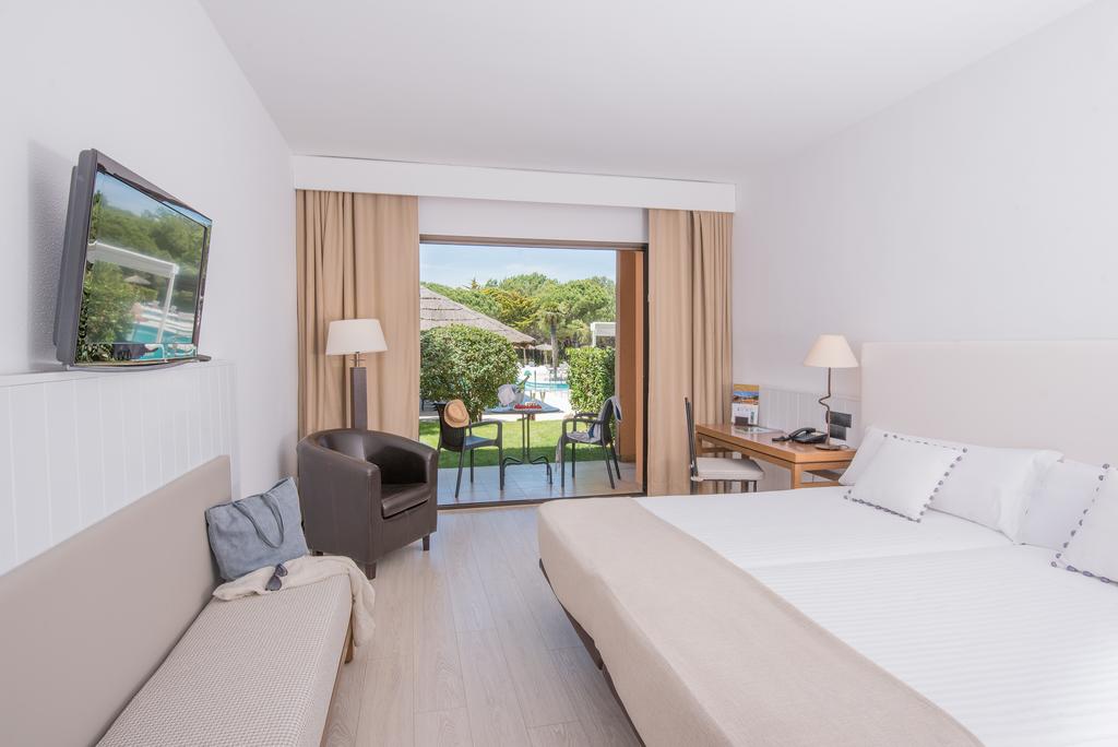 https://golftravelpeople.agiledigitalsolutions.co.uk/wp-content/uploads/2019/04/La-Costa-Hotel-Golf-and-Beach-Resort-Bedrooms-7.jpg