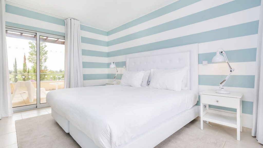 https://golftravelpeople.agiledigitalsolutions.co.uk/wp-content/uploads/2019/04/Laguna-Resort-Vilamoura-Rooms-Apartments-13-1024x576.jpg