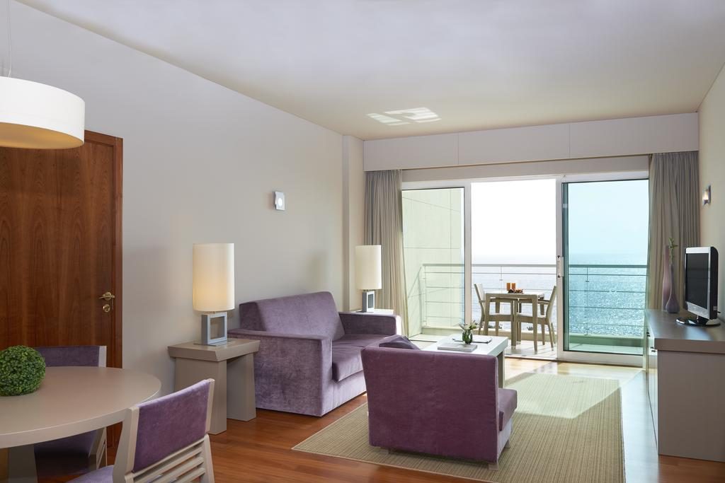 https://golftravelpeople.agiledigitalsolutions.co.uk/wp-content/uploads/2019/04/Melia-Madeira-Mare-Funchal-Bedrooms-1-1024x683.jpg