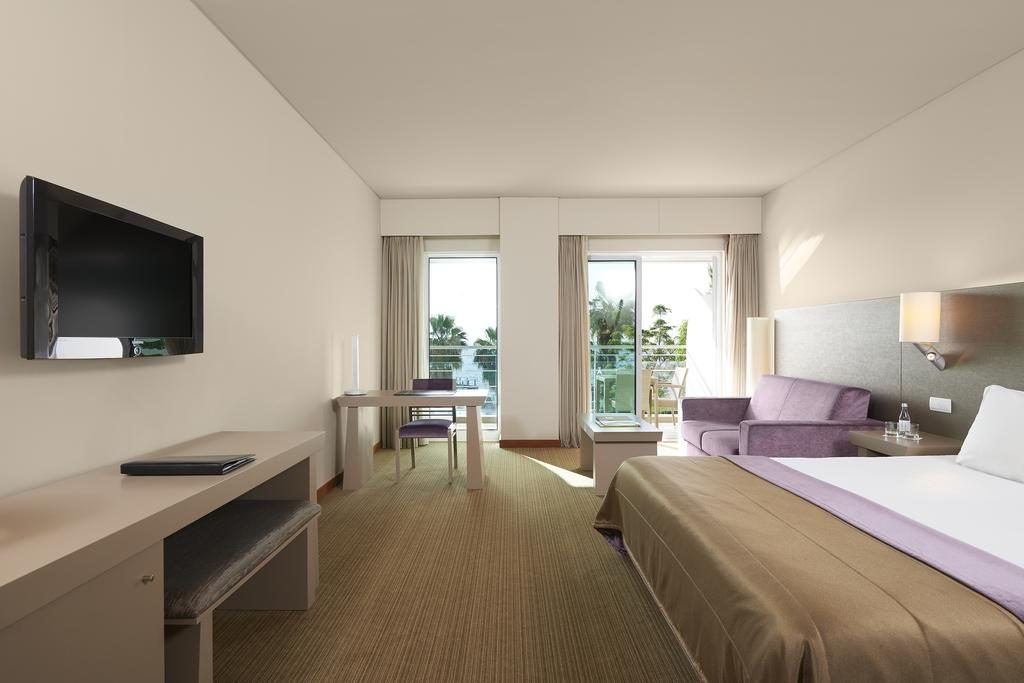 https://golftravelpeople.agiledigitalsolutions.co.uk/wp-content/uploads/2019/04/Melia-Madeira-Mare-Funchal-Bedrooms-11-1024x683.jpg