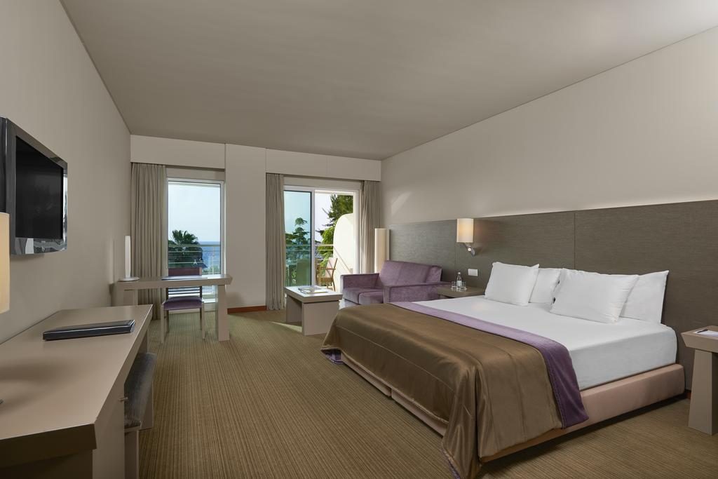 https://golftravelpeople.agiledigitalsolutions.co.uk/wp-content/uploads/2019/04/Melia-Madeira-Mare-Funchal-Bedrooms-12-1024x683.jpg