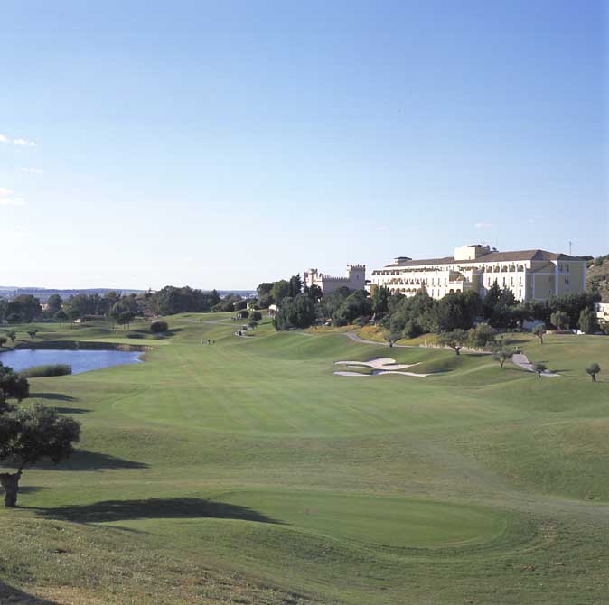 https://golftravelpeople.agiledigitalsolutions.co.uk/wp-content/uploads/2019/04/Montecastillo-Golf-Club-2.jpg