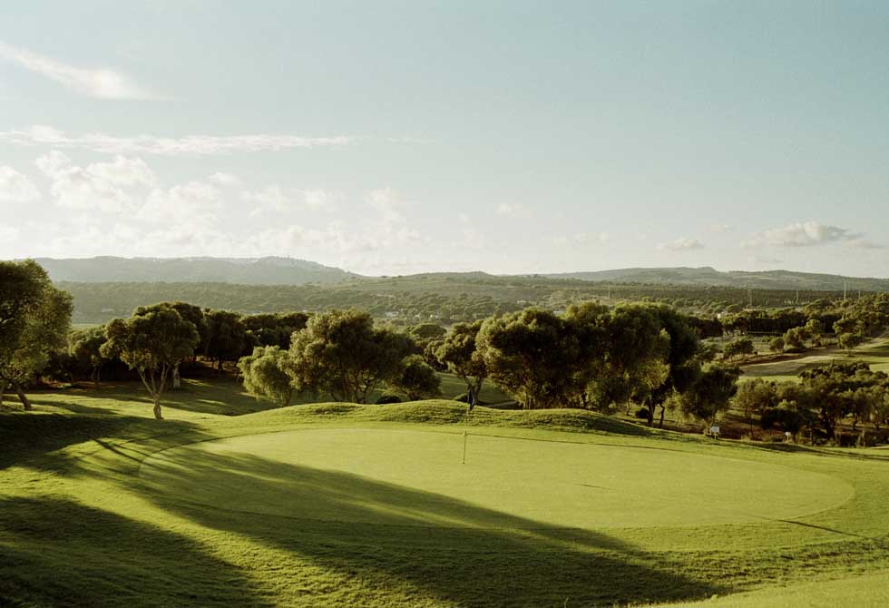https://golftravelpeople.agiledigitalsolutions.co.uk/wp-content/uploads/2019/04/Montenmedio-Golf-Club-12.jpg