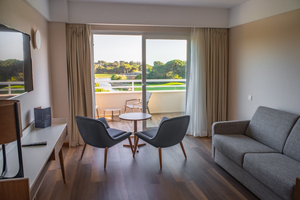 https://golftravelpeople.agiledigitalsolutions.co.uk/wp-content/uploads/2019/04/Onyria-Quinta-da-Marinha-Hotel-Cascais-Lisbon-Portugal-Bedrooms-and-Suites-34.jpg