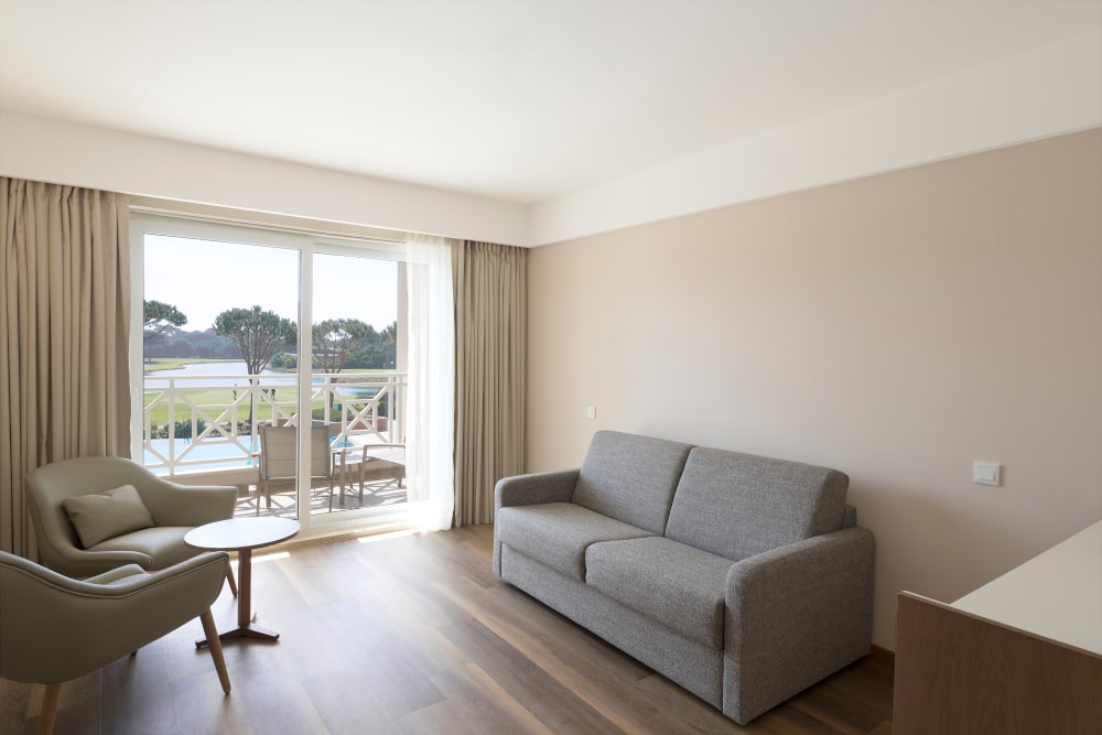 https://golftravelpeople.agiledigitalsolutions.co.uk/wp-content/uploads/2019/04/Onyria-Quinta-da-Marinha-Hotel-Cascais-Lisbon-Portugal-Bedrooms-and-Suites-5.jpg
