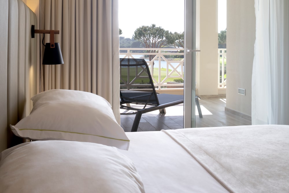https://golftravelpeople.agiledigitalsolutions.co.uk/wp-content/uploads/2019/04/Onyria-Quinta-da-Marinha-Hotel-Cascais-Lisbon-Portugal-Bedrooms-and-Suites-9.jpg