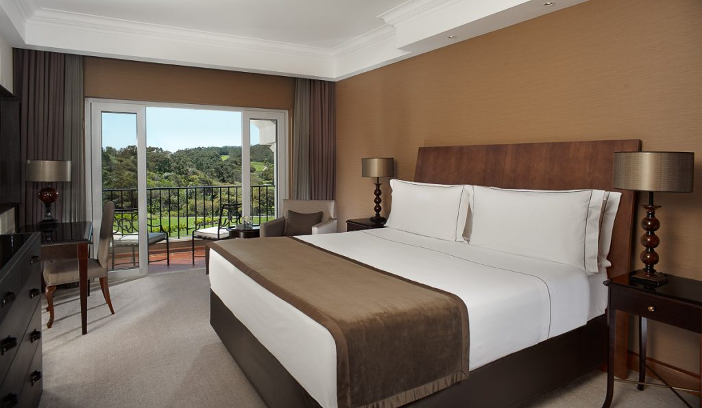 https://golftravelpeople.agiledigitalsolutions.co.uk/wp-content/uploads/2019/04/Penha-Longa-Resort-Bedrooms-160715-3-1024x596.jpg