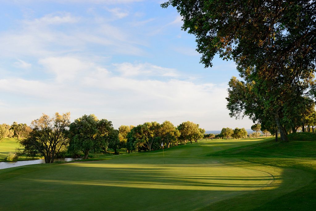 https://golftravelpeople.agiledigitalsolutions.co.uk/wp-content/uploads/2019/04/Peralada-Golf-Club-5-1024x683.jpg