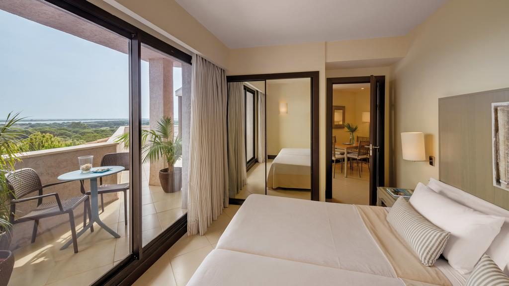 https://golftravelpeople.agiledigitalsolutions.co.uk/wp-content/uploads/2019/04/Precise-Resort-El-Rompido-The-Club-Apartments-Bedrooms-6-1024x576.jpg