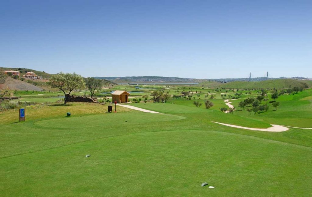 https://golftravelpeople.agiledigitalsolutions.co.uk/wp-content/uploads/2019/04/Quinta-do-Vale-Golf-Club-19-1024x647-1-1024x647.jpg