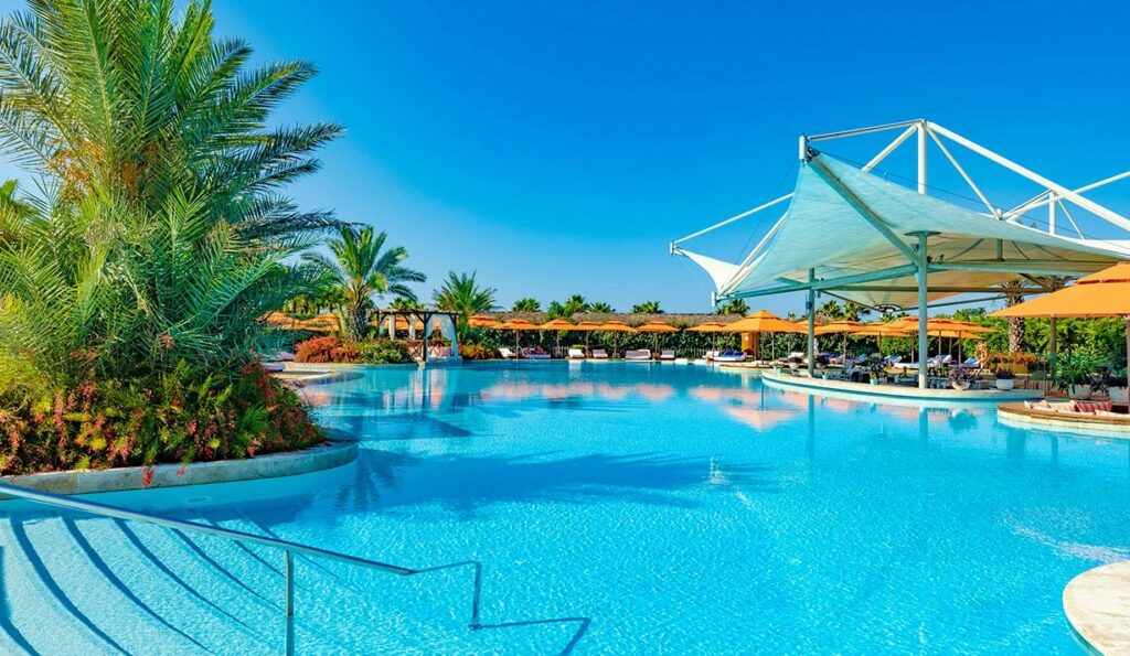 https://golftravelpeople.agiledigitalsolutions.co.uk/wp-content/uploads/2019/04/Regnum-Carya-Hotel-Belek-Beach-and-Swimming-Pools-7-1024x595.jpg