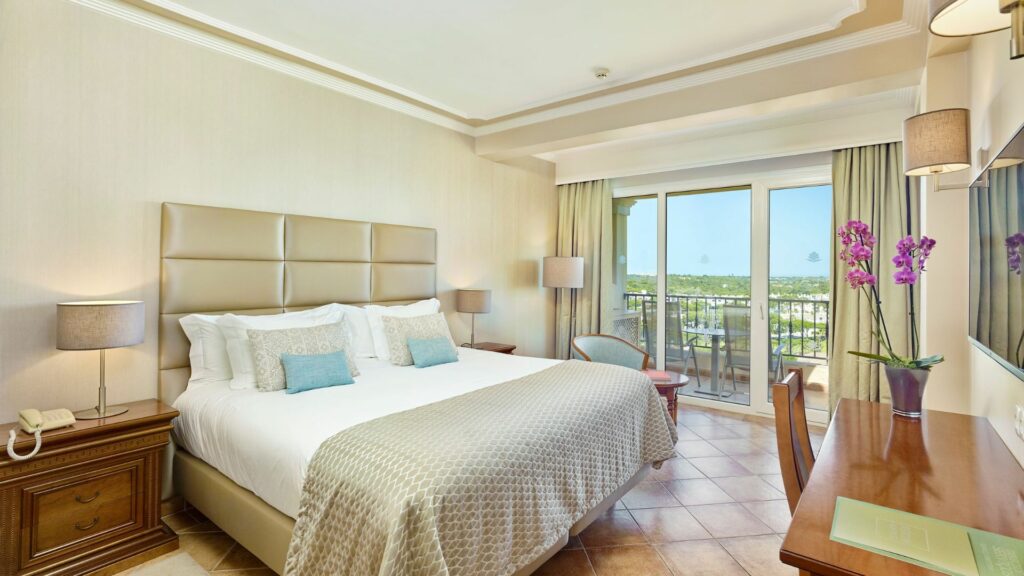 https://golftravelpeople.agiledigitalsolutions.co.uk/wp-content/uploads/2019/04/Ria-Park-Hotel-and-Spa-Quinta-do-Lago-Algarve-Portugal-Bedrooms-and-Suites-2-1024x576.jpg