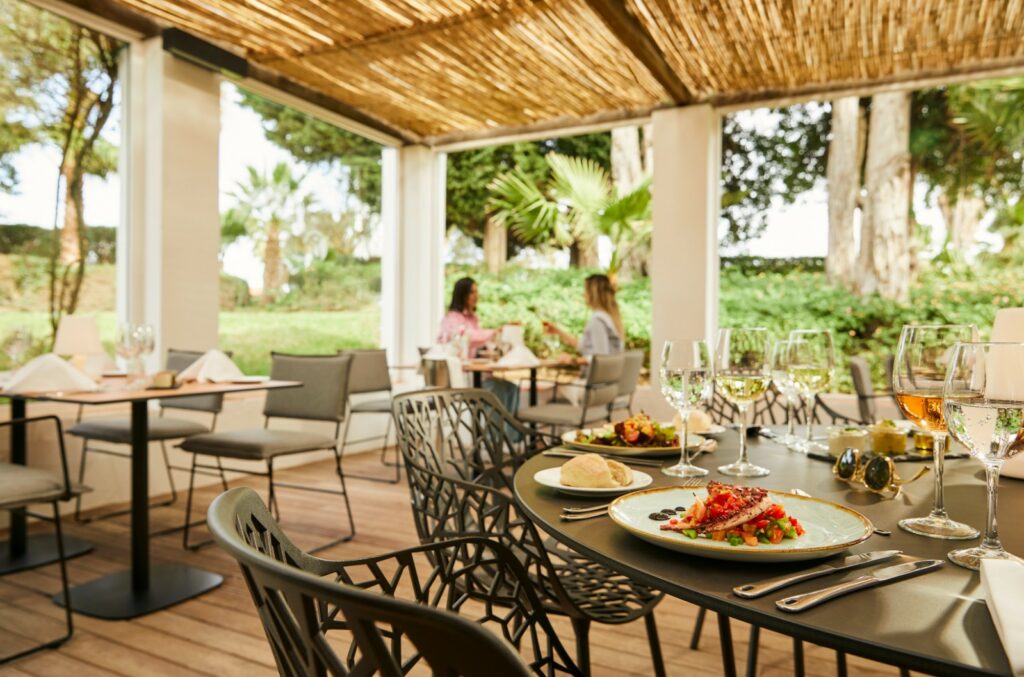 https://golftravelpeople.agiledigitalsolutions.co.uk/wp-content/uploads/2019/04/Robinson-Club-Quinta-da-Ria-East-Algarve-Portugal-Bars-and-Restaurants-5-1024x677.jpg