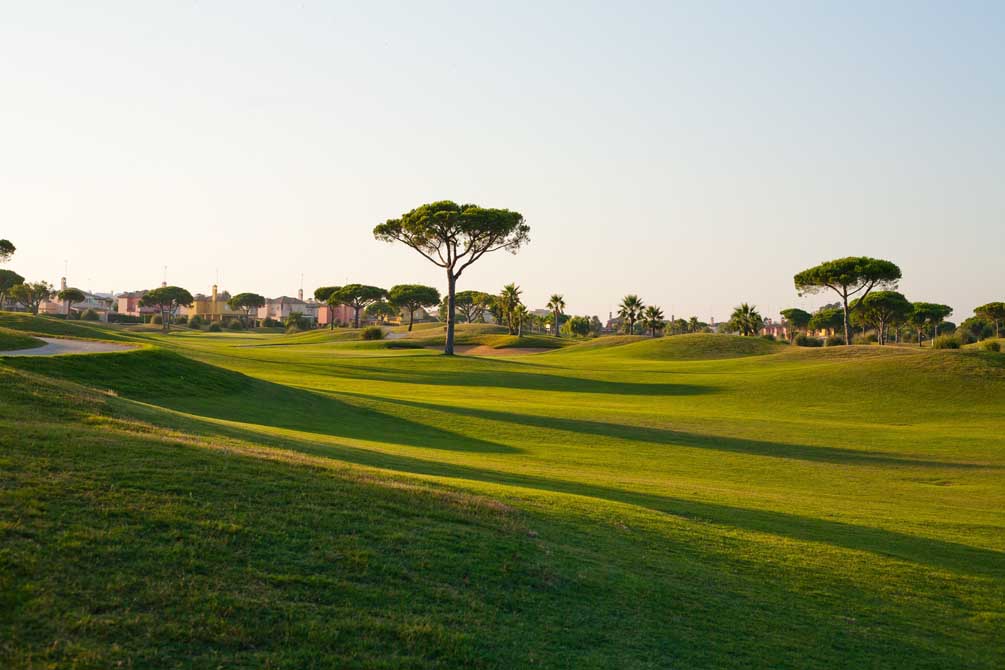 https://golftravelpeople.agiledigitalsolutions.co.uk/wp-content/uploads/2019/04/Sancti-Petri-Hills-Golf-Club-15.jpg