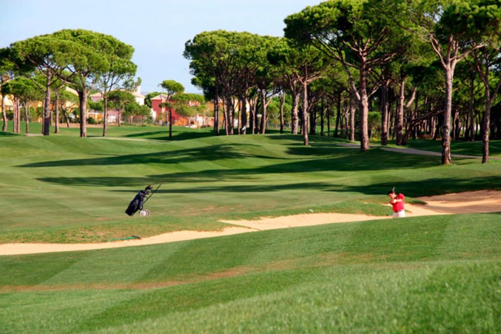 https://golftravelpeople.agiledigitalsolutions.co.uk/wp-content/uploads/2019/04/Sancti-Petri-Hills-Golf-Club-20-1024x682.jpg