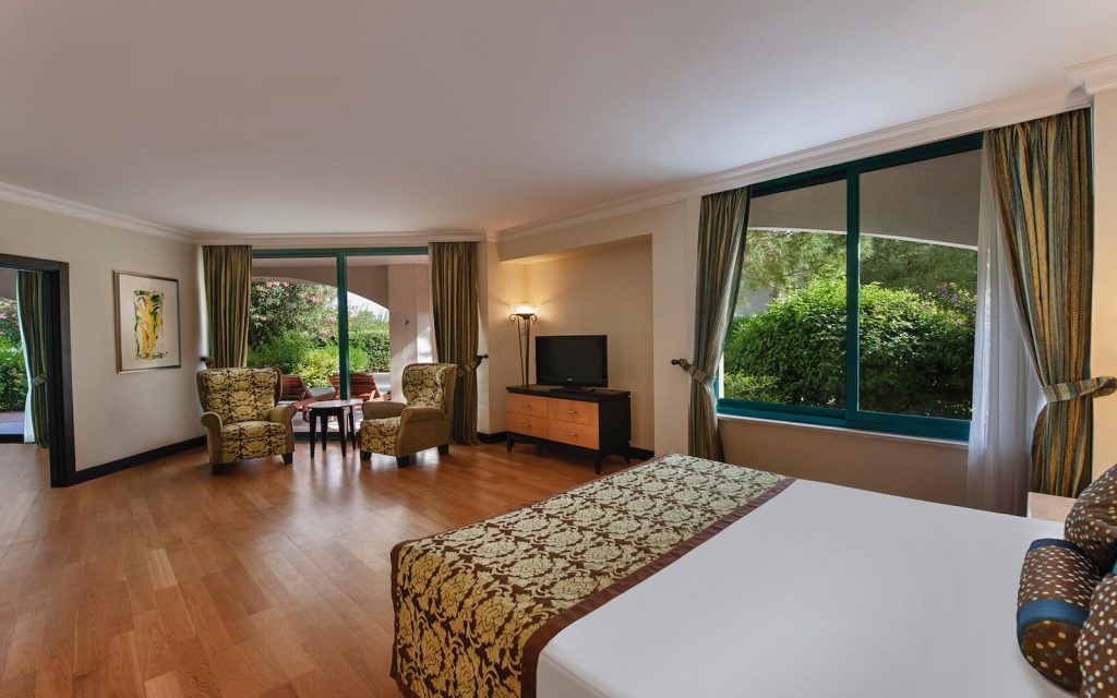 https://golftravelpeople.agiledigitalsolutions.co.uk/wp-content/uploads/2019/04/Sirene-Belek-Hotel-Bedrooms-and-Suites-9-1024x640.jpg
