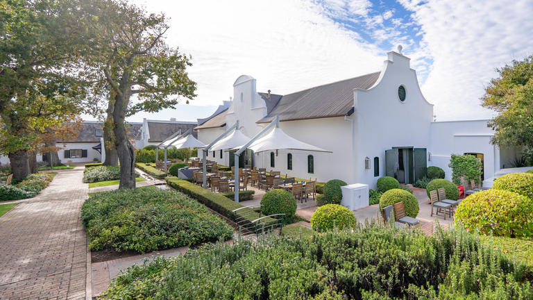 https://golftravelpeople.agiledigitalsolutions.co.uk/wp-content/uploads/2019/04/Steenberg-Hotel-Spa-Best-of-South-Africa-1.jpg