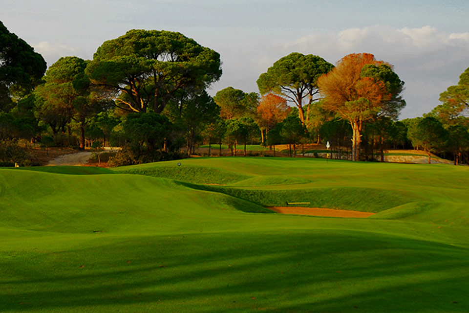 https://golftravelpeople.agiledigitalsolutions.co.uk/wp-content/uploads/2019/04/Sueno-Golf-Club-Belek-Pines-Course.jpg