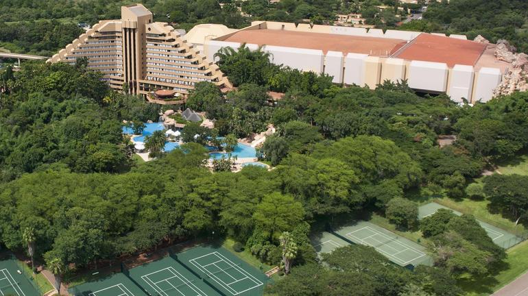 https://golftravelpeople.agiledigitalsolutions.co.uk/wp-content/uploads/2019/04/Sun-City-South-Africa-Cascades-Hotel-4.jpg