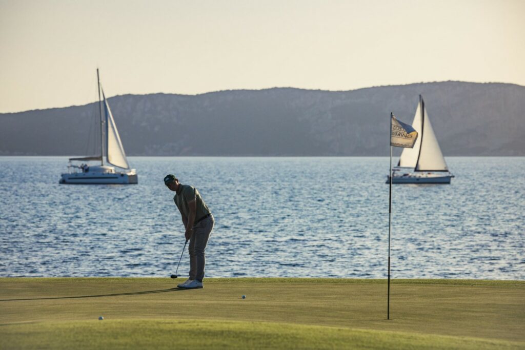 https://golftravelpeople.agiledigitalsolutions.co.uk/wp-content/uploads/2019/04/The-Bay-Course-at-Costa-Navarino-Greece-20-1024x683.jpg