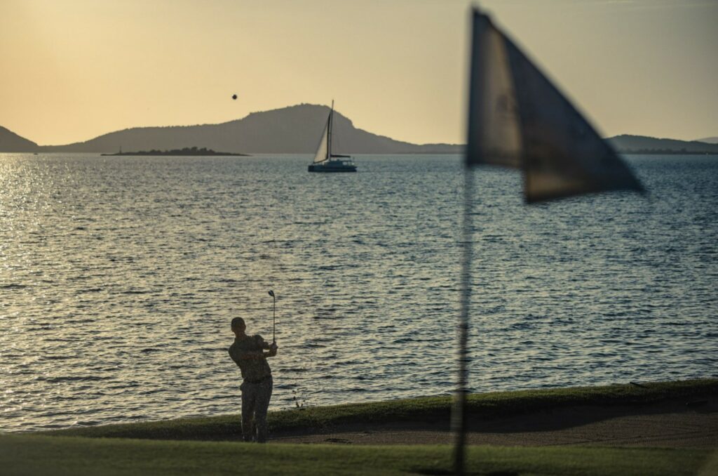 https://golftravelpeople.agiledigitalsolutions.co.uk/wp-content/uploads/2019/04/The-Bay-Course-at-Costa-Navarino-Greece-21-1024x678.jpg