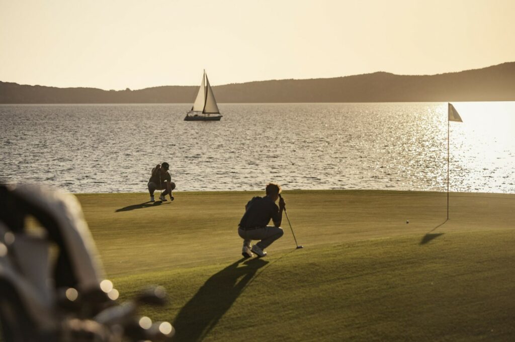 https://golftravelpeople.agiledigitalsolutions.co.uk/wp-content/uploads/2019/04/The-Bay-Course-at-Costa-Navarino-Greece-4-1024x680.jpg