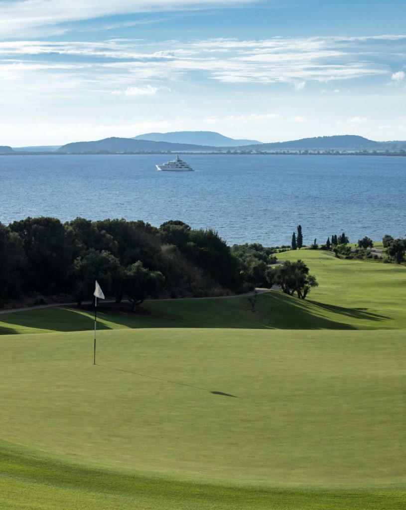 https://golftravelpeople.agiledigitalsolutions.co.uk/wp-content/uploads/2019/04/The-Bay-Course-at-Costa-Navarino-Greece-5.jpg