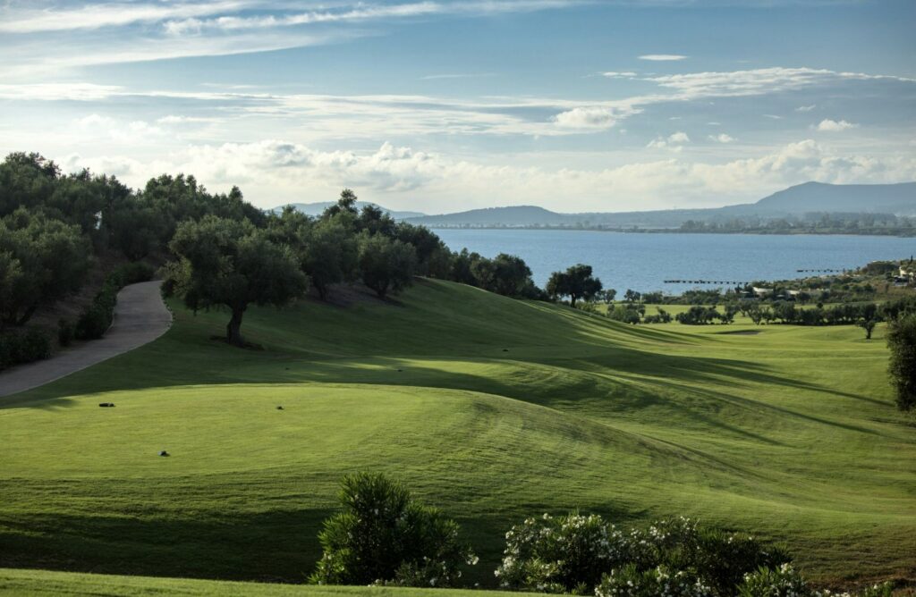https://golftravelpeople.agiledigitalsolutions.co.uk/wp-content/uploads/2019/04/The-Bay-Course-at-Costa-Navarino-Greece-6-1024x668.jpg