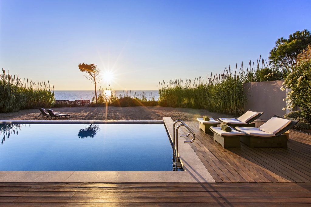 https://golftravelpeople.agiledigitalsolutions.co.uk/wp-content/uploads/2019/04/The-Romanos-Luxury-Collection-Resort-at-Costa-Navarino-Ambassador-Villas-Ithomi-Sapientza-Pool-1024x683.jpg