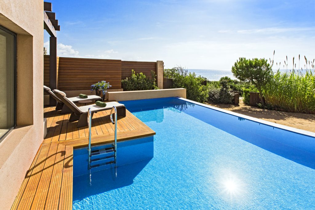 https://golftravelpeople.agiledigitalsolutions.co.uk/wp-content/uploads/2019/04/The-Romanos-Luxury-Collection-Resort-at-Costa-Navarino-Grand-Infinity-Suite-Sea-Pool-1024x683.jpg