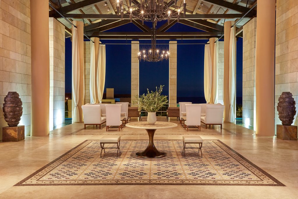 https://golftravelpeople.agiledigitalsolutions.co.uk/wp-content/uploads/2019/04/The-Romanos-Luxury-Collection-Resort-at-Costa-Navarino-Open-air-Lobby-by-Night-1024x683.jpg
