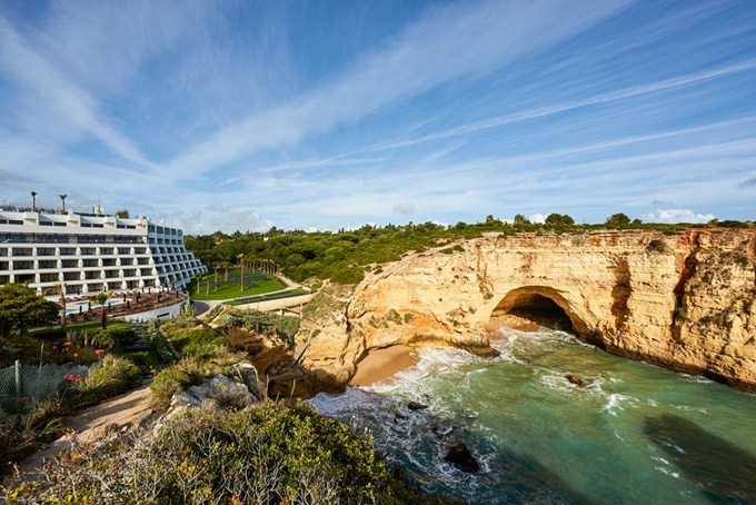 https://golftravelpeople.agiledigitalsolutions.co.uk/wp-content/uploads/2019/04/Tivoli-Carvoeiro-Hotel-Algarve-21.jpg
